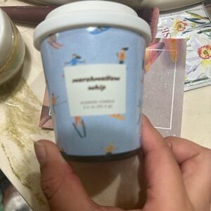 Marshmallow whip scented candle